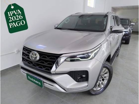 TOYOTA HILUX SW4 2.8 D-4D TURBO DIESEL SRX 7L 4X4 AUTOMÁTICO TOYOTA HILUX SW4 2.8 D-4D TURBO DIESEL SRX 7L 4X4 AUTOMÁTICO